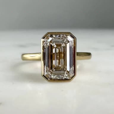 Zita | Bezel-set emerald cut diamond ring